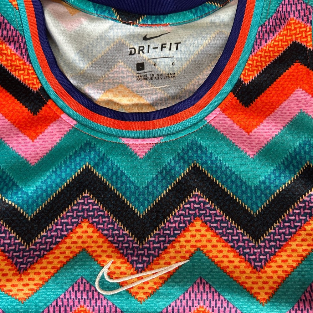 Nike Dri-FIT City Exploration Vol. 01 Zigzag Chevron Basketball Tank L